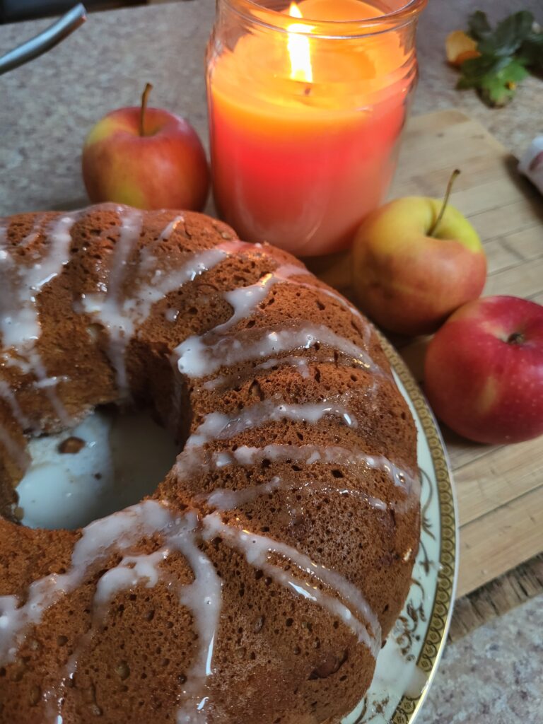 picture of pecan apple cake