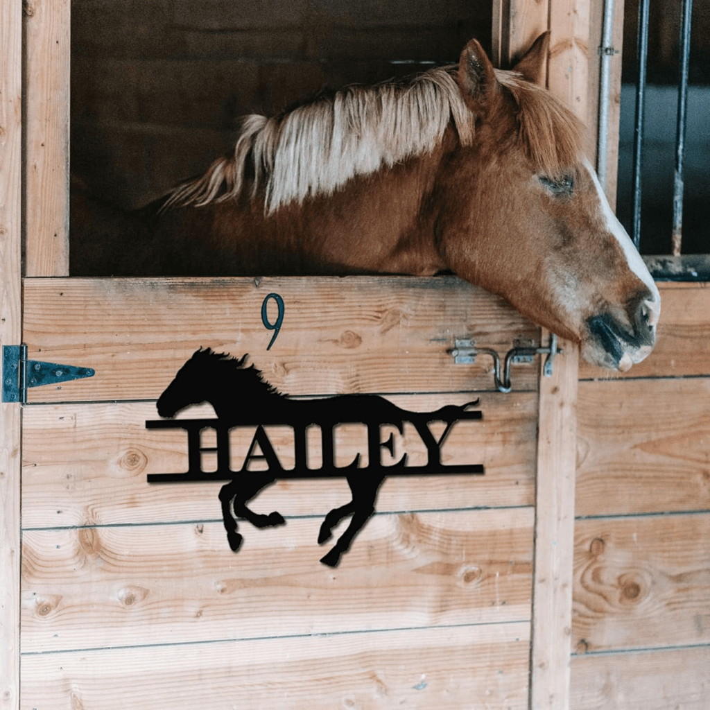 horse name plate. Picture of horse in stall
