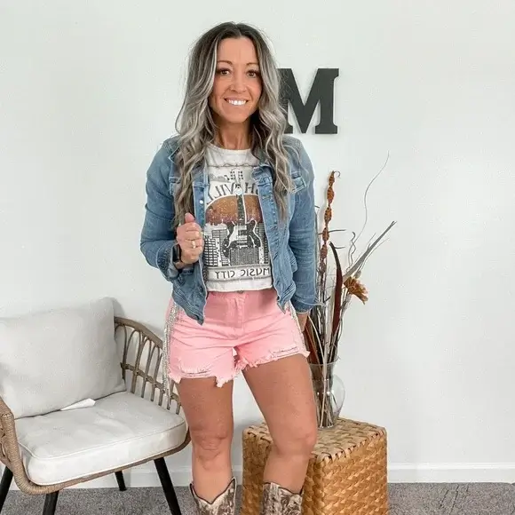 cowgirl outfit with pink shorts