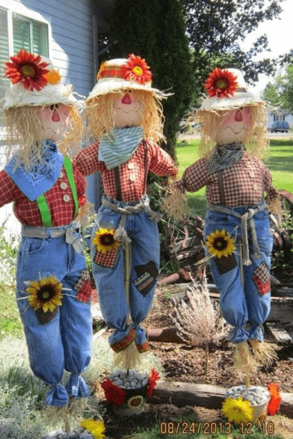 scarecrows DIY fall yard decor ideas